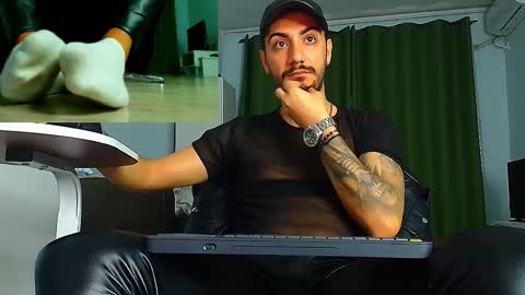 Snapshot of andrewbanner chatting on November 2025 06:02:02 AM MasterRomania online show from November 2025 06:02:02 AM