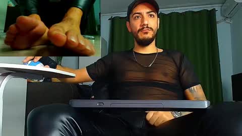 Snapshot of andrewbanner chatting on November 2025 06:03:02 AM MasterRomania online show from November 2025 06:03:02 AM