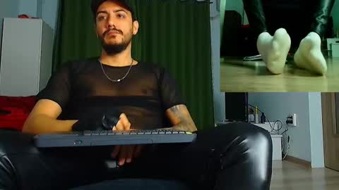 Snapshot of andrewbanner chatting on November 2025 06:23:01 AM MasterRomania online show from November 2025 06:23:01 AM