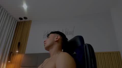 Andrewlamar21 online show from December 2024 04:42:01 PM