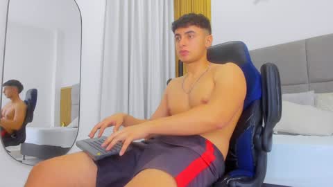 Andrewlamar21 online show from December 2024 06:38:01 PM