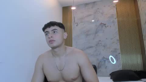 Andrewlamar21 online show from December 2024 05:04:02 PM