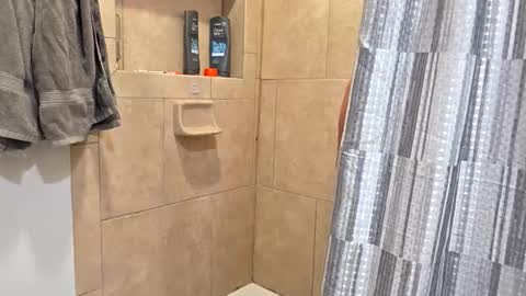 Snapshot of andrewo42601 chatting on November 2025 12:44:01 AM andrewo42601 online show from November 2025 12:44:01 AM