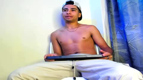 Snapshot of andy_0018 chatting on December 2024 09:28:02 AM Andy online show from December 2024 09:28:02 AM