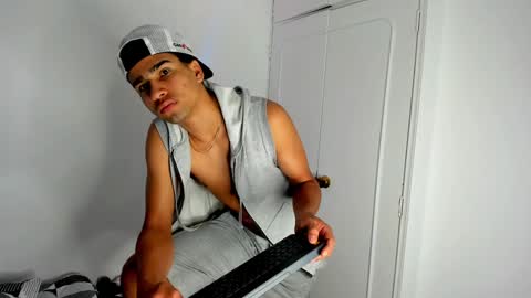 Snapshot of andy_0018 chatting on January 2025 07:57:01 AM Andy online show from January 2025 07:57:01 AM