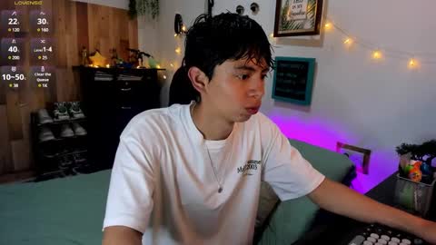 Snapshot of andy_guez_11 chatting on January 2025 09:52:02 AM andy_guez_11 online show from January 2025 09:52:02 AM