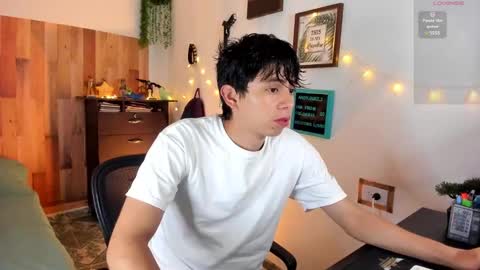 Snapshot of andy_guez_11 chatting on January 2025 10:06:02 AM andy_guez_11 online show from January 2025 10:06:02 AM