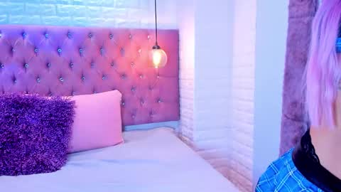 anette_bennet online show from October 2025 04:30:01 PM