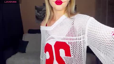 Anfisa online show from November 2025 05:24:01 PM