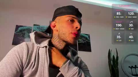 Snapshot of angeel_d035 chatting on November 2025 11:19:01 AM Angel online show from November 2025 11:19:01 AM