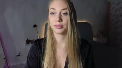 Snapshot of angel__blonde_ chatting on October 2025 02:38:02 PM angel blonde online show from October 2025 02:38:02 PM