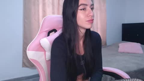 Snapshot of angel_girl10 chatting on October 2025 09:45:01 PM Angel Girl online show from October 2025 09:45:01 PM