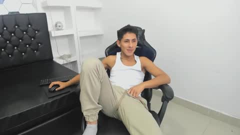 Angel Medina online show from March 2025 06:30:01 PM