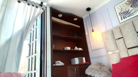 Nicolle  online show from January 2025 06:10:01 PM