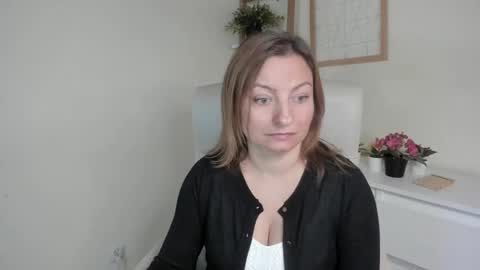 Angela online show from September 2025 05:42:01 AM