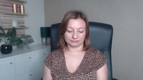 Snapshot of angela_samt chatting on October 2025 06:39:02 AM Angela online show from October 2025 06:39:02 AM