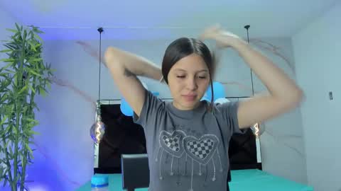 Snapshot of angelaa_cute chatting on September 2025 12:10:01 PM ANGELA online show from September 2025 12:10:01 PM