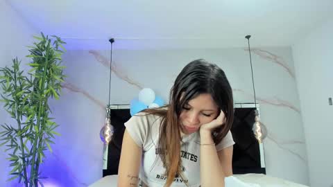 Snapshot of angelaa_cute chatting on October 2025 12:13:02 PM ANGELA online show from October 2025 12:13:02 PM