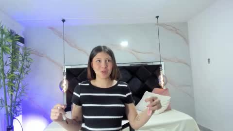 Snapshot of angelaa_cute chatting on November 2025 12:56:01 PM ANGELA online show from November 2025 12:56:01 PM