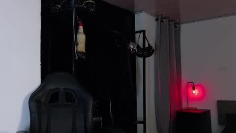 Snapshot of angelabl0odborne chatting on October 2025 09:46:01 PM Angela help me reach 100 thumbs up online show from October 2025 09:46:01 PM