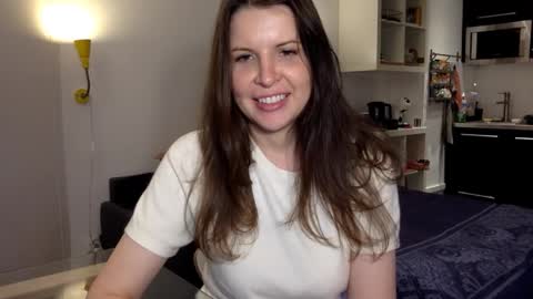 Angela online show from September 2025 03:59:02 PM