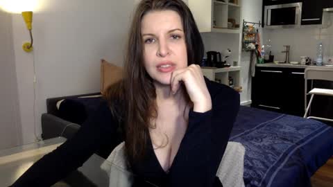 Angela online show from September 2025 04:11:01 PM