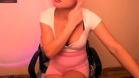 Snapshot of angelalice_ chatting on October 2025 10:52:02 AM Alice online show from October 2025 10:52:02 AM