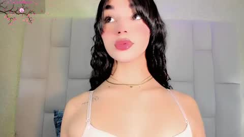 Snapshot of angeles_bust chatting on October 2025 08:51:01 PM angeles_bust online show from October 2025 08:51:01 PM