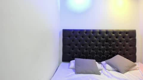 Angeli online show from October 2025 11:00:01 AM