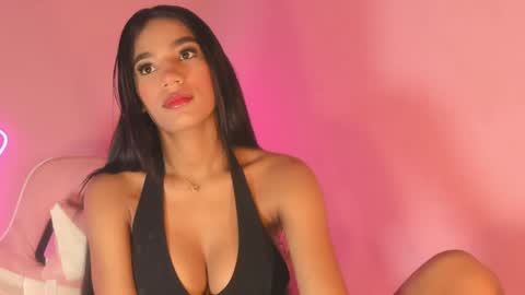 Snapshot of angeli_sexi chatting on December 2024 01:04:02 AM Carolina online show from December 2024 01:04:02 AM