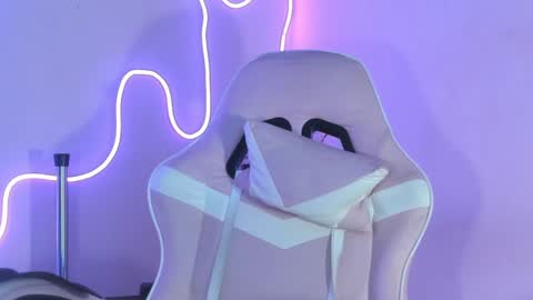 Snapshot of angeli_sexi chatting on February 2025 12:43:02 AM Carolina online show from February 2025 12:43:02 AM