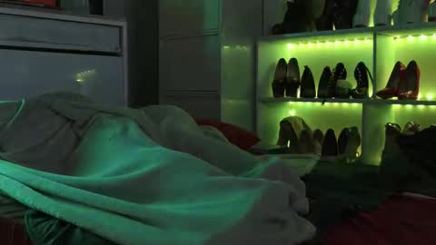 Angel online show from October 2025 09:26:02 PM