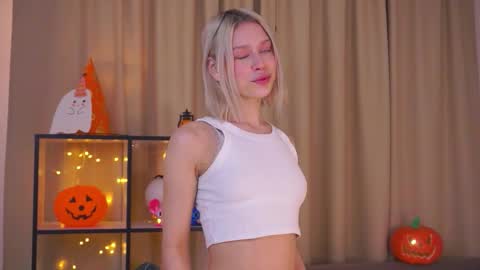 Snapshot of angelkissie chatting on November 2025 08:44:01 PM Ennie online show from November 2025 08:44:01 PM