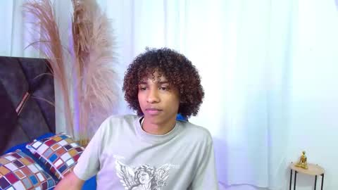 Snapshot of angell18_ chatting on November 2025 08:05:01 PM Angel online show from November 2025 08:05:01 PM