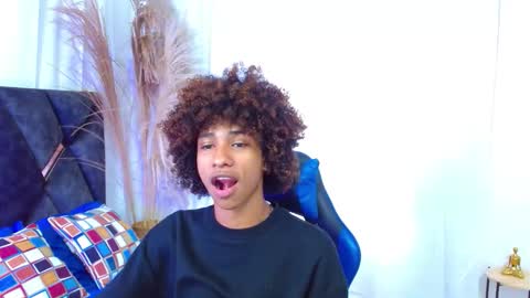 Snapshot of angell18_ chatting on November 2025 08:30:01 PM Angel online show from November 2025 08:30:01 PM