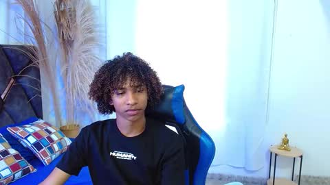 Snapshot of angell18_ chatting on November 2025 08:43:01 PM Angel online show from November 2025 08:43:01 PM