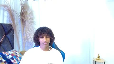 Snapshot of angell18_ chatting on November 2025 08:33:02 PM Angel online show from November 2025 08:33:02 PM