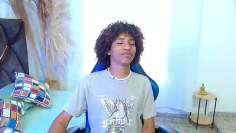 Snapshot of angell18_ chatting on December 2025 08:58:01 PM Angel online show from December 2025 08:58:01 PM