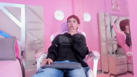 Snapshot of angelo_white_ chatting on November 2025 01:45:01 PM Angelo online show from November 2025 01:45:01 PM