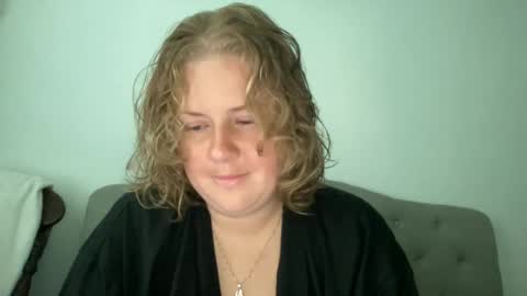 Snapshot of angeloflight273360 chatting on October 2025 12:33:01 PM Angel of Light online show from October 2025 12:33:01 PM