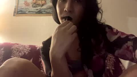 Snapshot of angelofsiam chatting on September 2025 05:18:02 AM Goddess Autumn Day online show from September 2025 05:18:02 AM