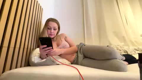 Angeloiid   white fakeboobs lingerie skinny norway online show from September 2025 07:47:01 PM