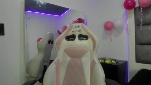 Snapshot of angely_js chatting on November 2025 01:02:01 PM angely_js online show from November 2025 01:02:01 PM