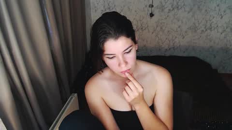 Angie Lorri online show from September 2025 12:16:01 PM