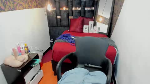 Anhell online show from October 2025 10:18:02 PM