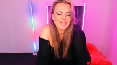 Aniela online show from September 2025 07:07:01 AM