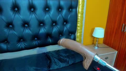 Snapshot of anievans_ chatting on September 2025 11:15:01 AM Ani Time schedule 0600 - 1400 GMT -5 online show from September 2025 11:15:01 AM