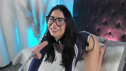 Snapshot of aniie_west chatting on November 2025 05:07:01 AM aniie_west online show from November 2025 05:07:01 AM