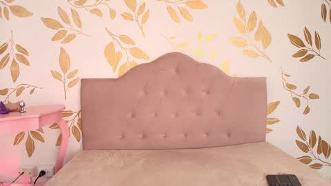 Lauren Anika online show from January 2025 02:46:02 PM