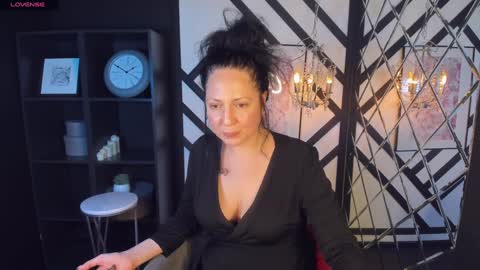 Anita online show from December 2024 01:02:01 AM